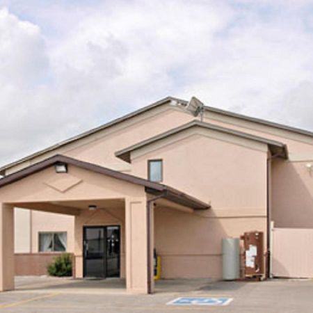 Super 8 By Wyndham Osceola Ia Motel Bagian luar foto