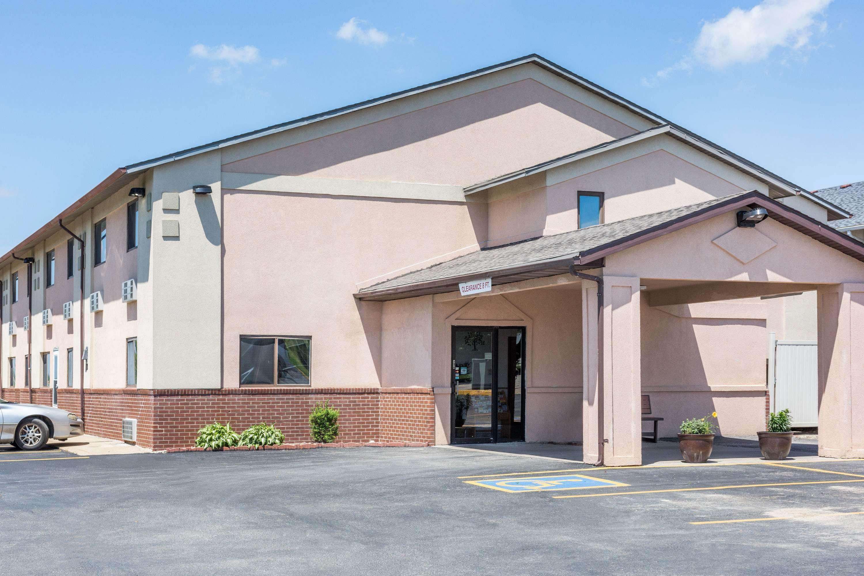 Super 8 By Wyndham Osceola Ia Motel Bagian luar foto