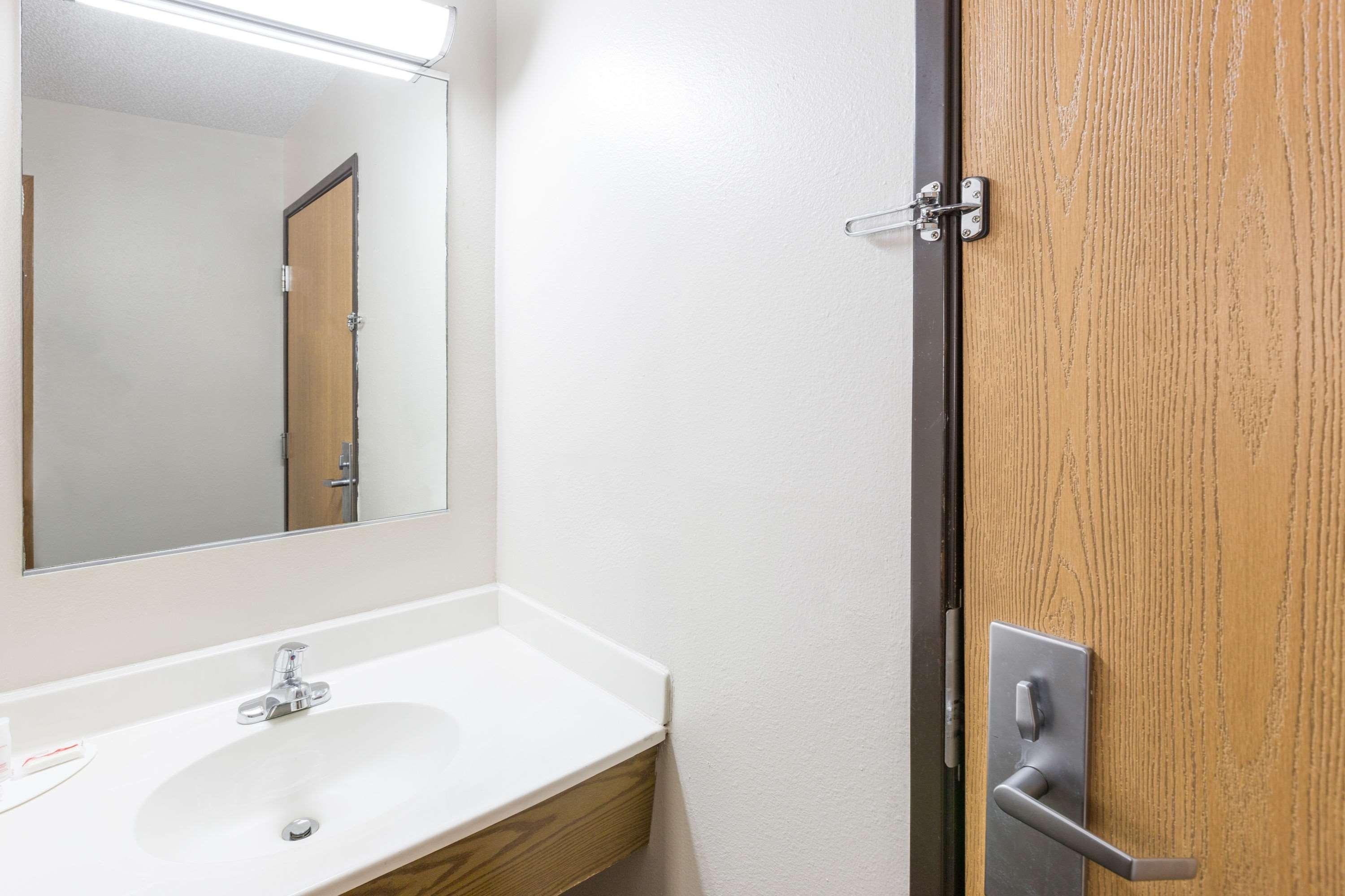 Super 8 By Wyndham Osceola Ia Motel Bagian luar foto