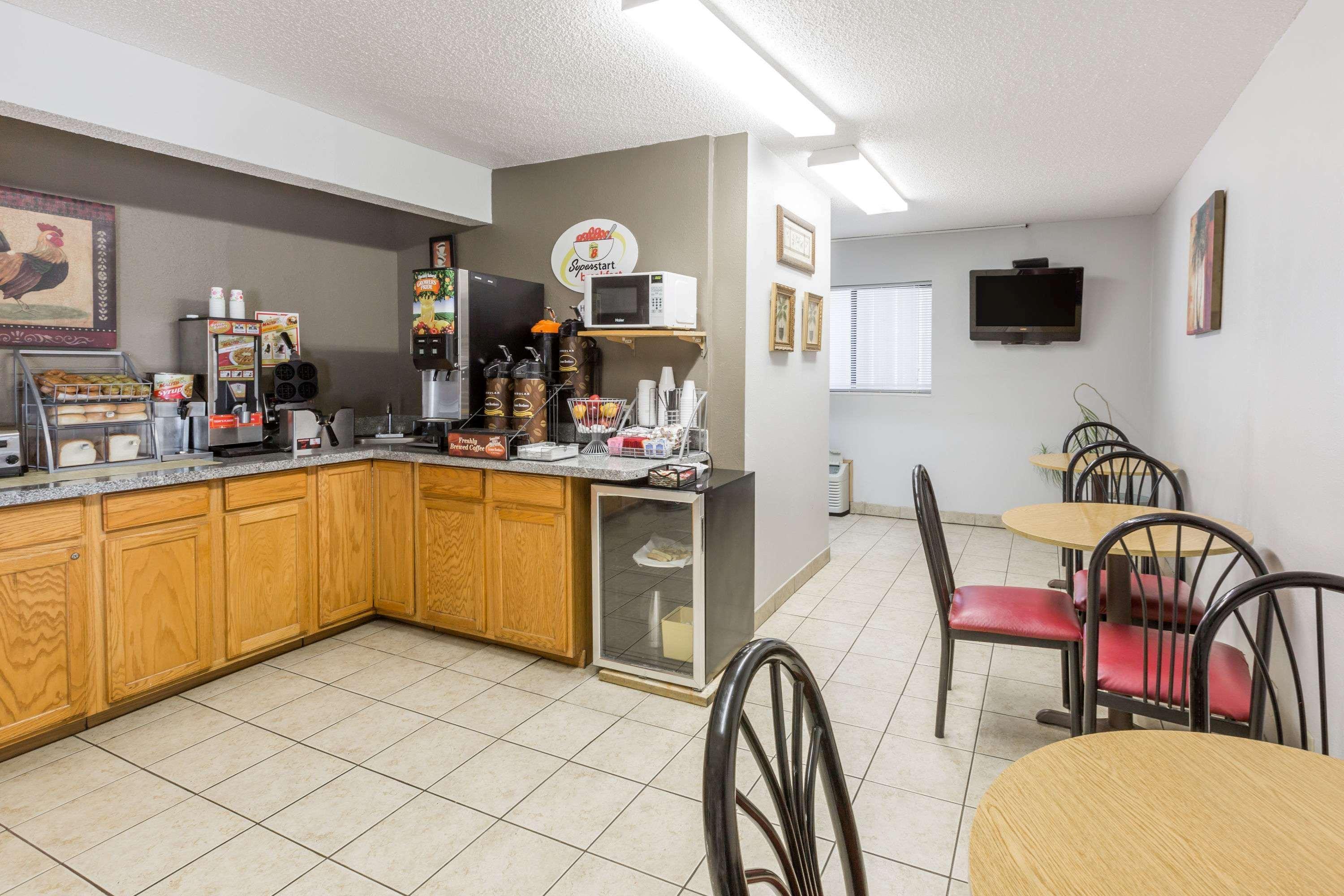 Super 8 By Wyndham Osceola Ia Motel Bagian luar foto