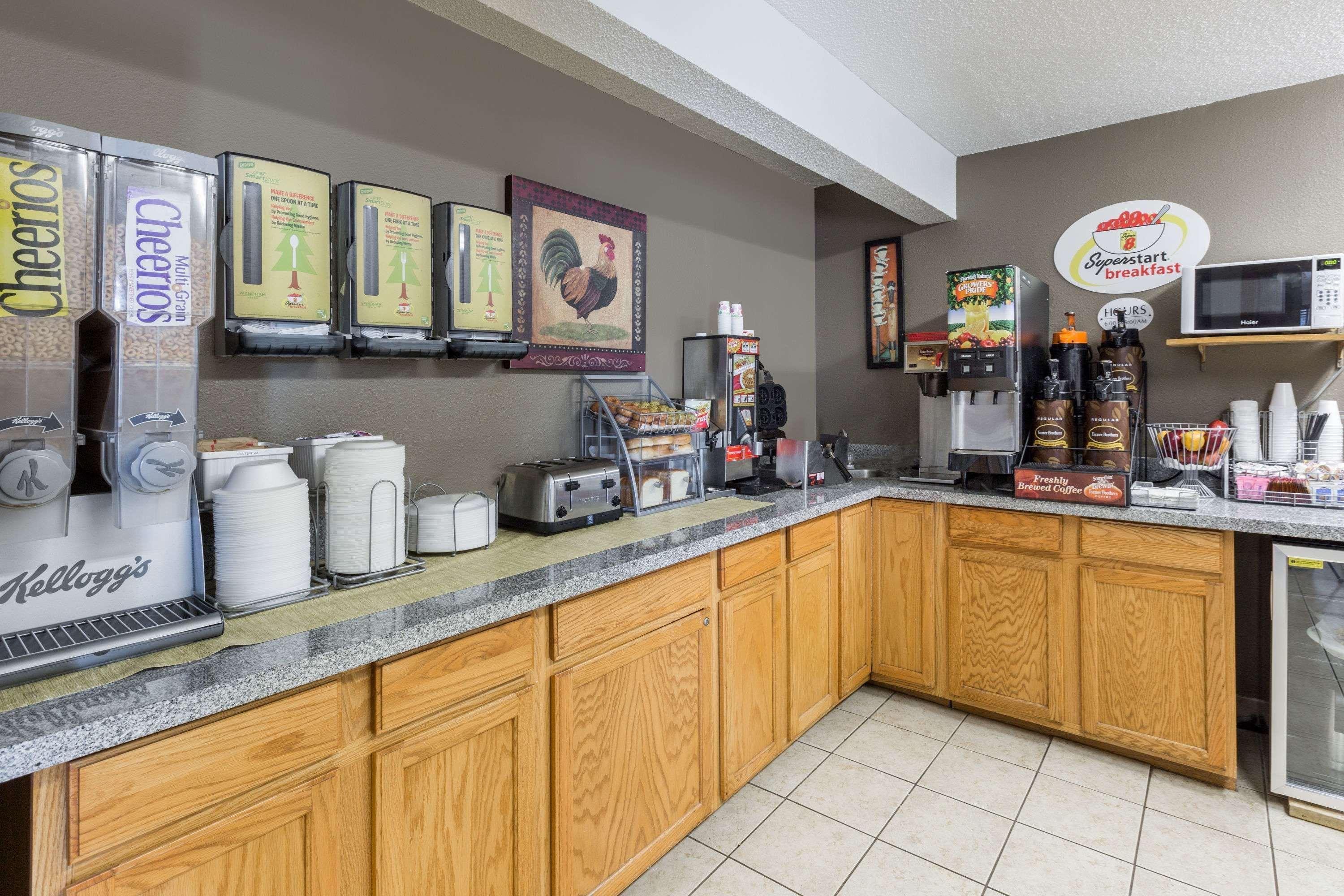 Super 8 By Wyndham Osceola Ia Motel Bagian luar foto